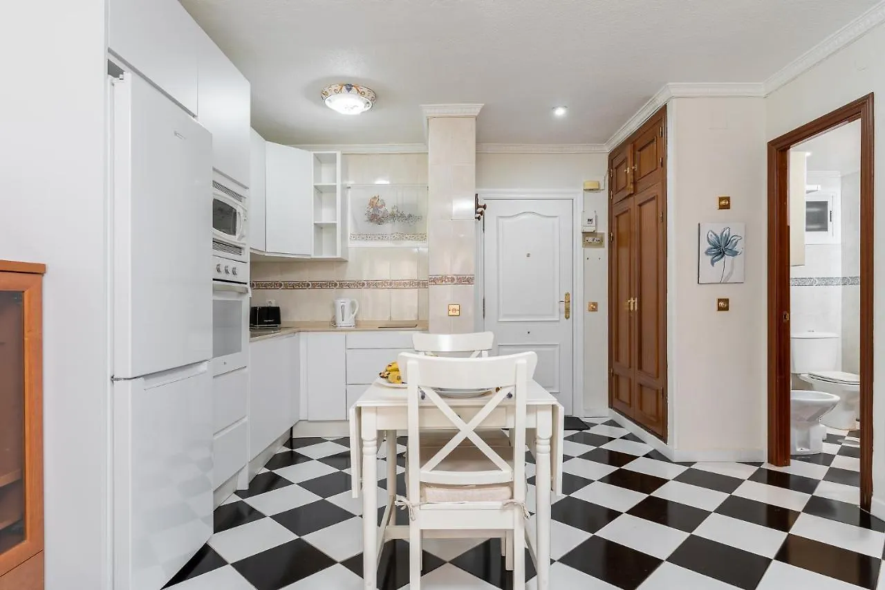 Blonzu Guinea Apartment Benalmadena Spain